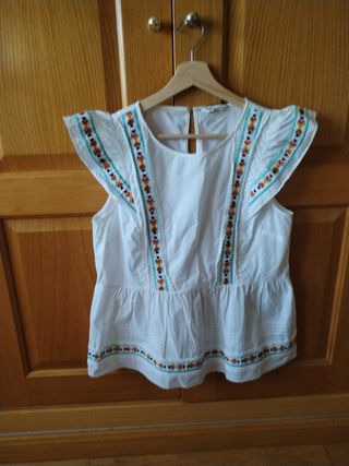 Camisa blanca bordada