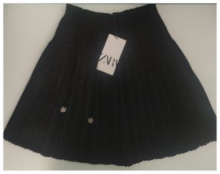 Falda plisada Zara negra