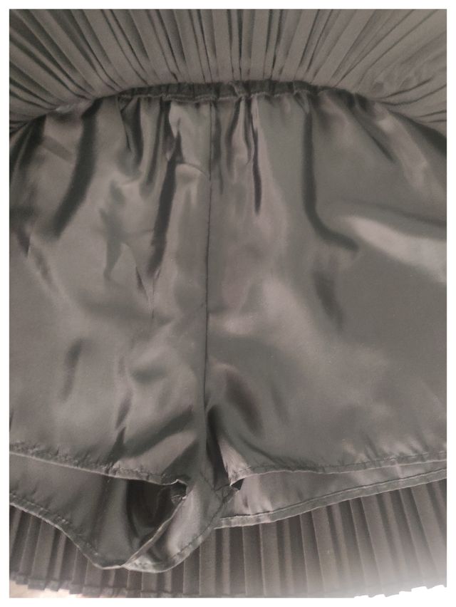 Falda plisada Zara negra