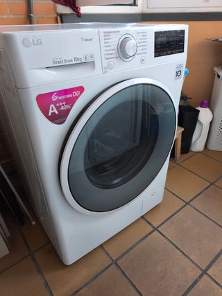 Lavadora LG 10Kg Direct Drive - Averiada