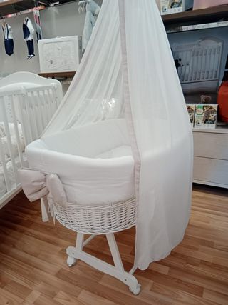 Culletta in vimini con baldacchino