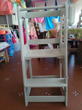 Torre de aprendizaje convertible en pupitre