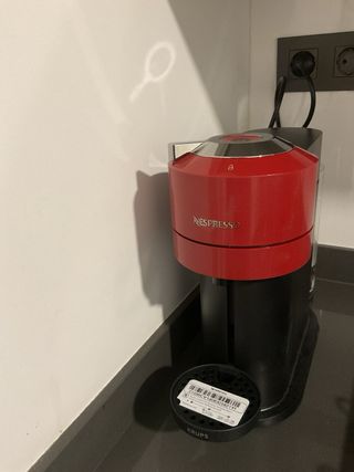 Cafetera Nespresso Vertuo Next Roja