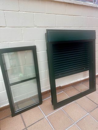 Ventana PVC en verde carruaje