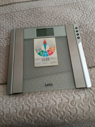 Báscula digital de baño, medidas 33 por 31
