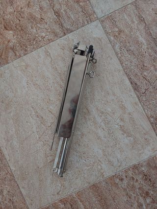 Trípode para música metálico