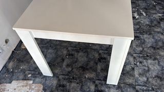 Mesa de comedor blanca