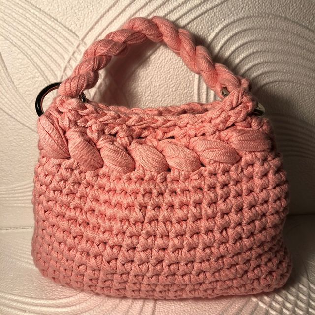 Borsa fatta a mano in fettuccia rosa
