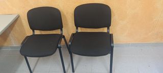 Sillas de oficina negras (5 unidades).