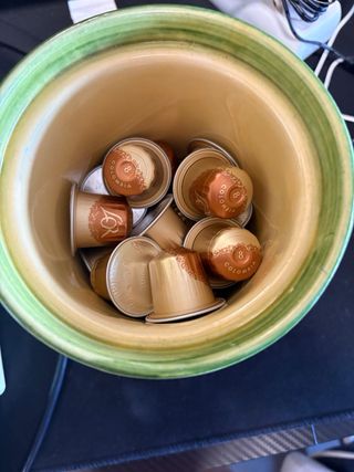 Cafetera Nespresso De'Longhi Inissia Beige