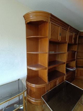 Mueble esquinero de salón madera y cristal
