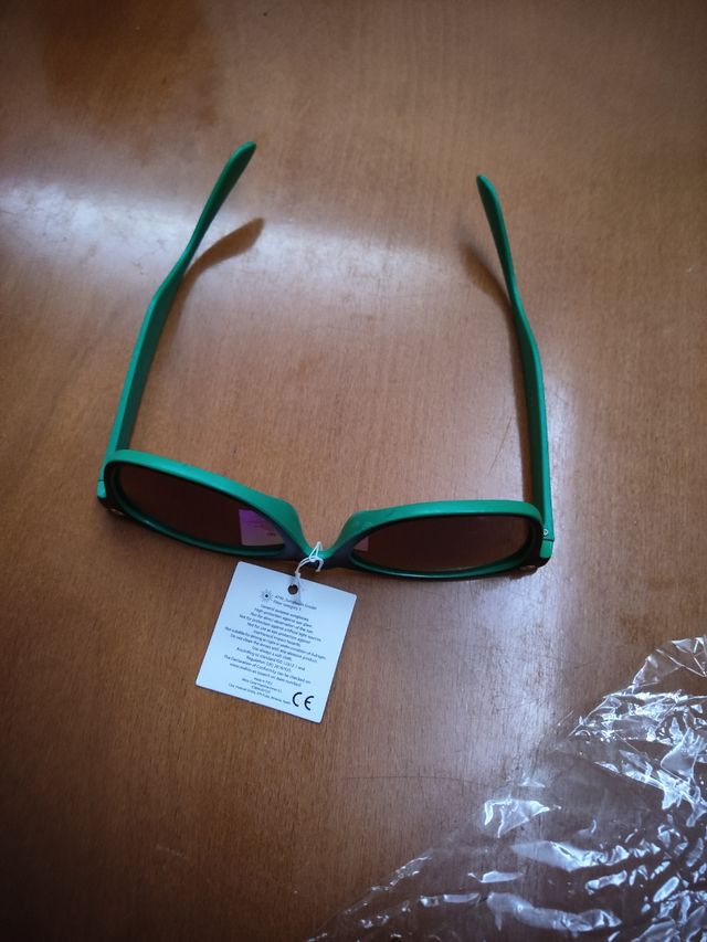 Gafas de sol Makito negras y verdes