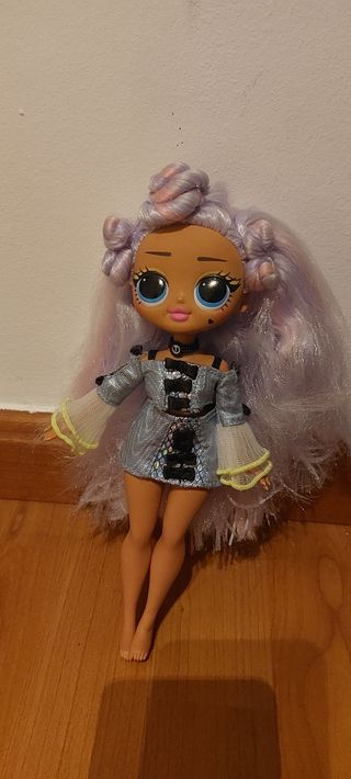 Muñeca LOL Lila con Vestido Plateado