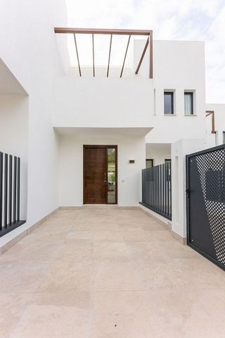 Casa adosada en alquiler en Los Naranjos - Las Brisas en Marbella