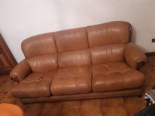 Divano in pelle marrone