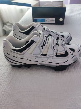 Zapatillas Ciclismo Spinning Blancas Negras. 