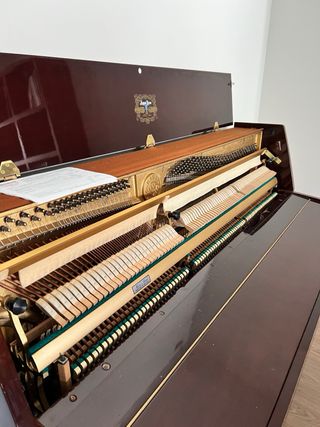 Piano de pared Kawai