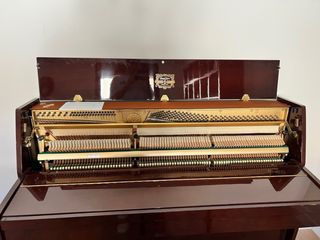 Piano de pared Kawai