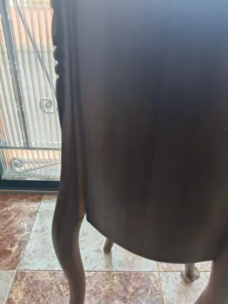 Mesa auxiliar de madera