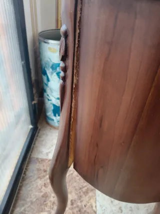 Mesa auxiliar de madera