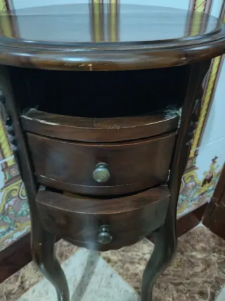 Mesa auxiliar de madera