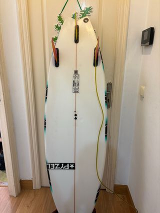 Tabla surf Pyzel 5'9 + funda, leash y quillas