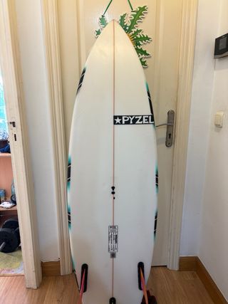 Tabla surf Pyzel 5'9 + funda, leash y quillas