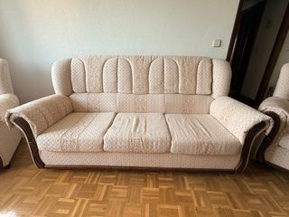Sofá y sillones elegantes beige y marrón