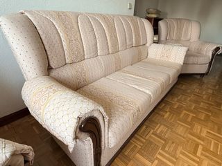 Sofá y sillones elegantes beige y marrón