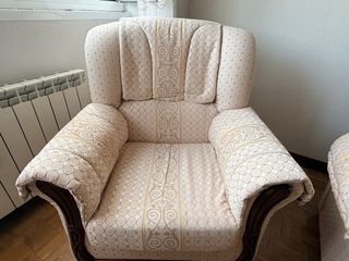 Sofá y sillones elegantes beige y marrón