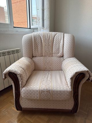 Sofá y sillones elegantes beige y marrón