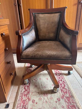 Sillón de despacho piel y madera