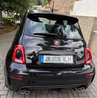 Abarth 695 2023/11 un juguete.