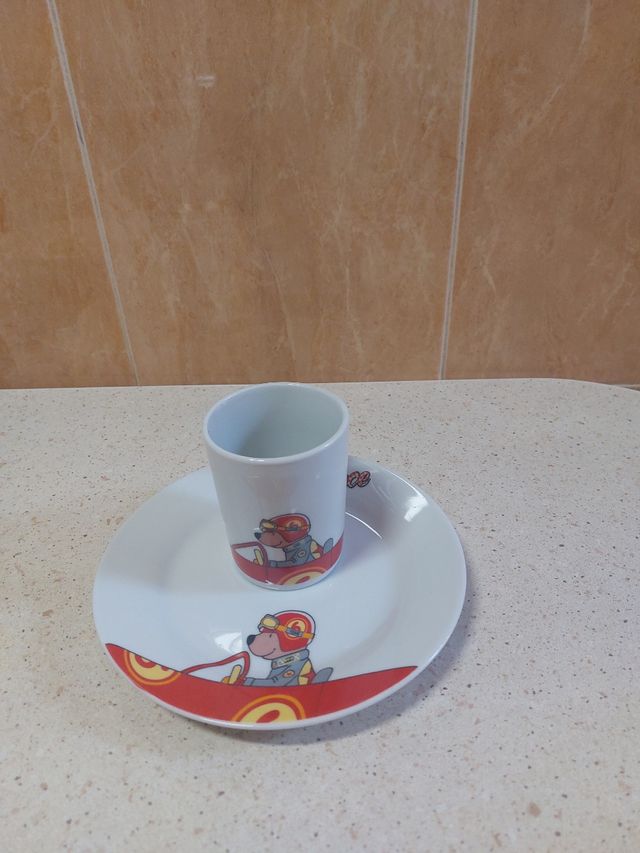 Plato y taza infantil con dibujo