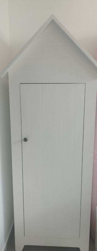 Mueble de madera blanco
