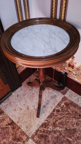 Mesa auxiliar de madera y mármol