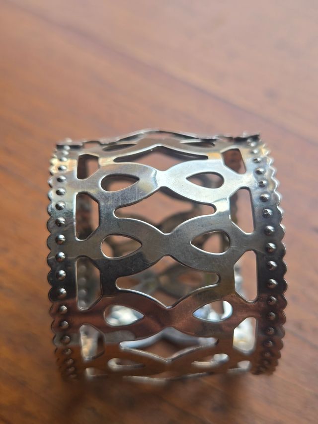 Servilletero de metal.