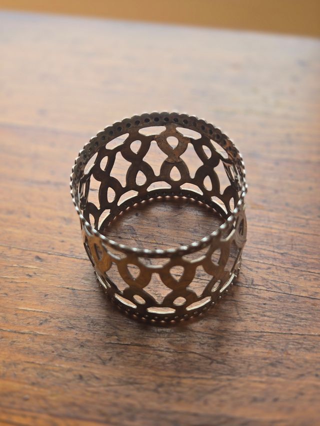 Servilletero de metal.