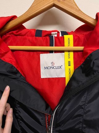 Chaqueta Moncler Negra y Roja