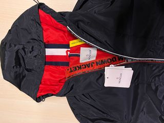 Chaqueta Moncler Negra y Roja