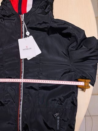 Chaqueta Moncler Negra y Roja