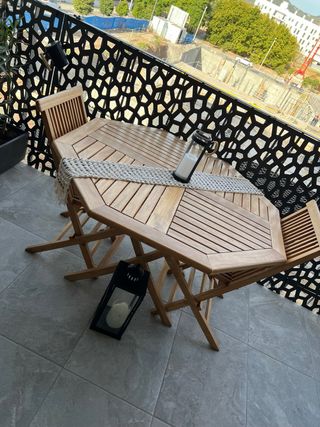 Mesa de terraza con 4 sillas de madera