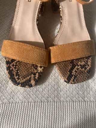Sandalias T36 tacón estampado animal print