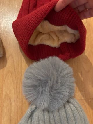 Gorros de lana con pompón