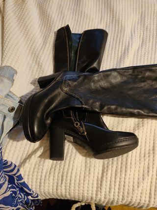 Botas altas de piel negras talla 40