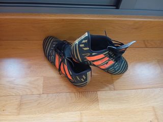 Tenis de fútbol Adidas Negro y Naranja