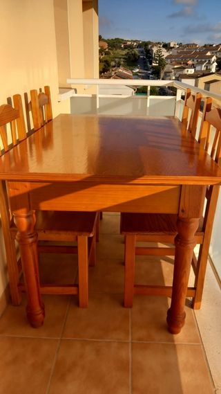 Oportunidad...!!!
Mesa de comedor de madera maciza
