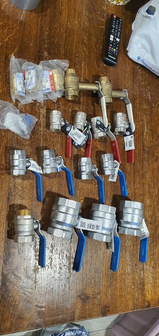 Llaves de esfera nuevas