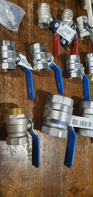 Llaves de esfera nuevas