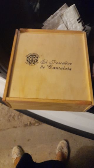 Caja de madera decorada El Pescador de Cantabria